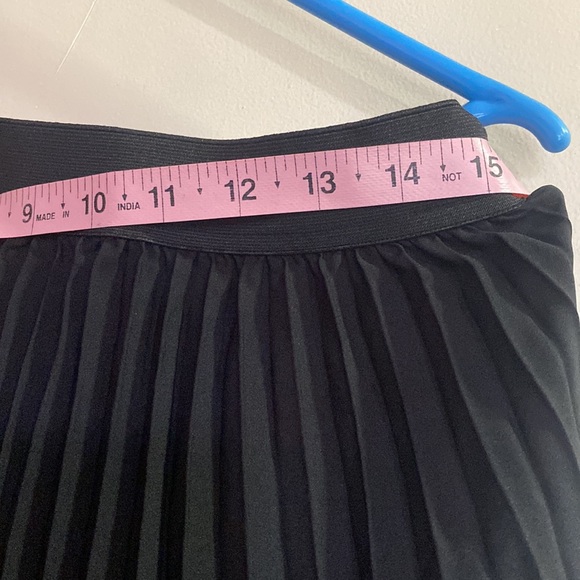 Black Accordian Pleat Maxi Skirt, Brand new with tags, Size-Large - Picture 10 of 11